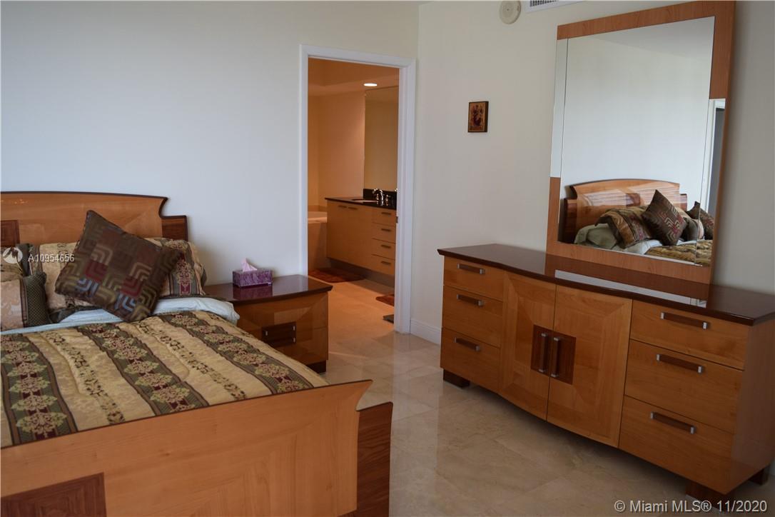 See details 1005 2 / 2 1782 sq. ft. $ 2020-11-08 0 Photo