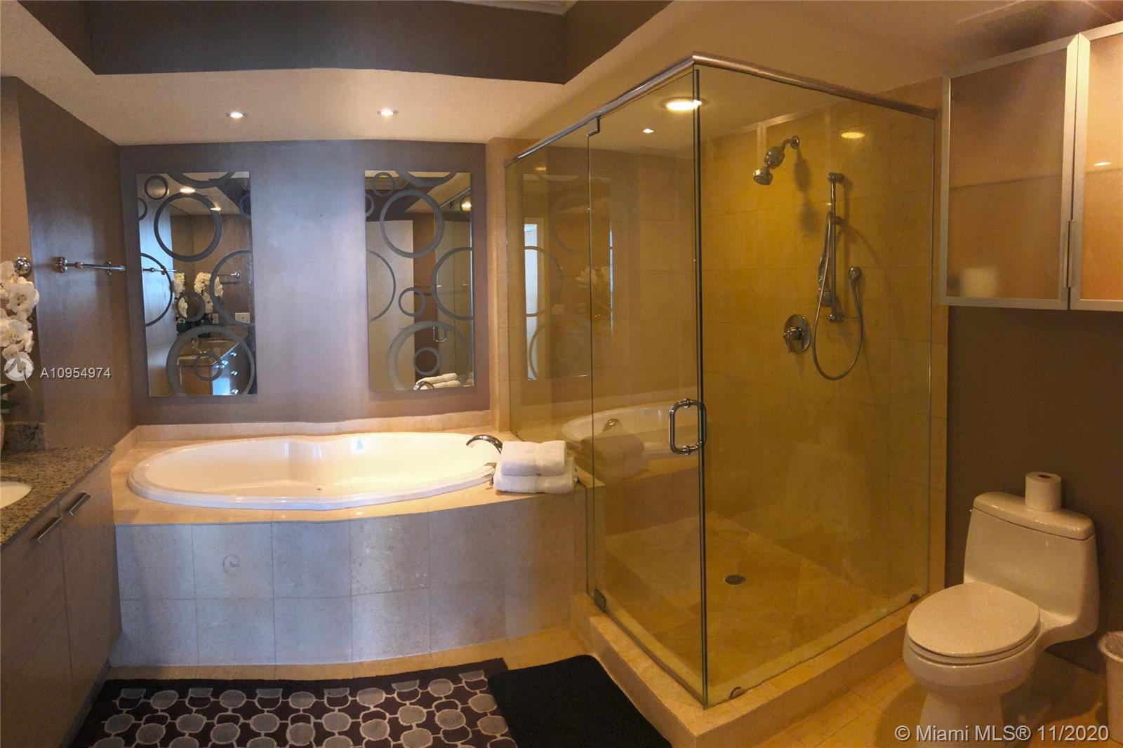 Ver detalles 1701 3 / 3 2065 sq. ft. $ 2020-11-09 0 foto