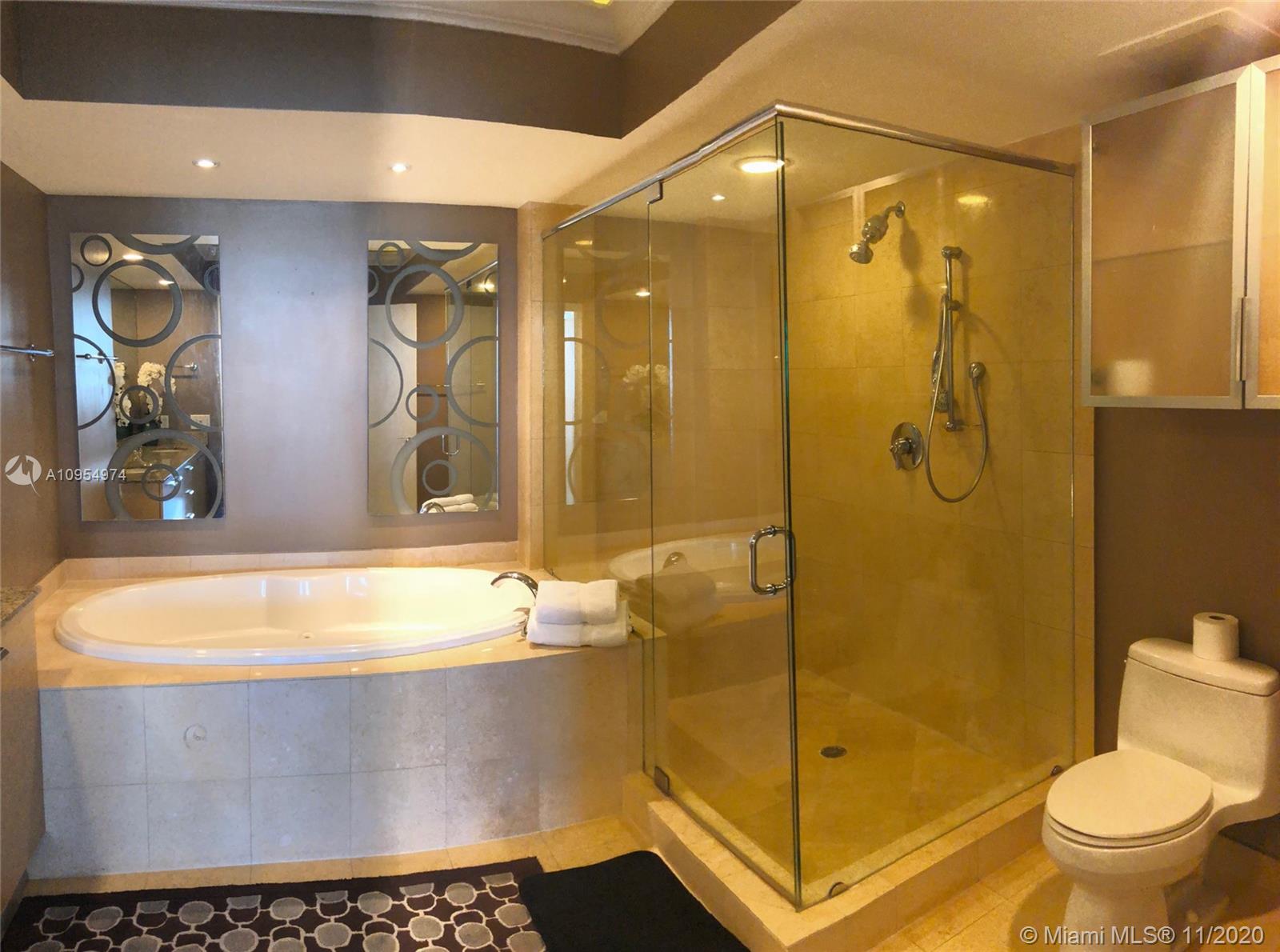 Ver detalles 1701 3 / 3 2065 sq. ft. $ 2020-11-09 0 foto