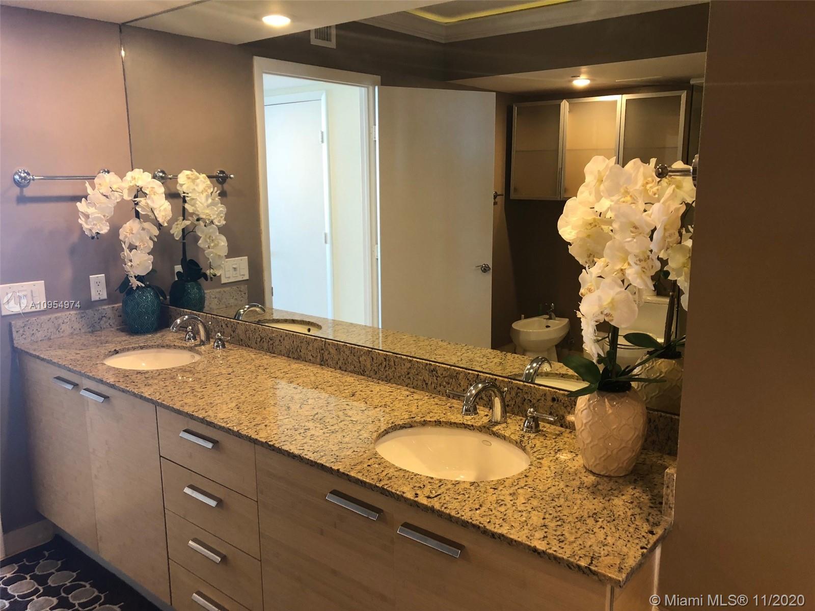 Ver detalles 1701 3 / 3 2065 sq. ft. $ 2020-11-09 0 foto