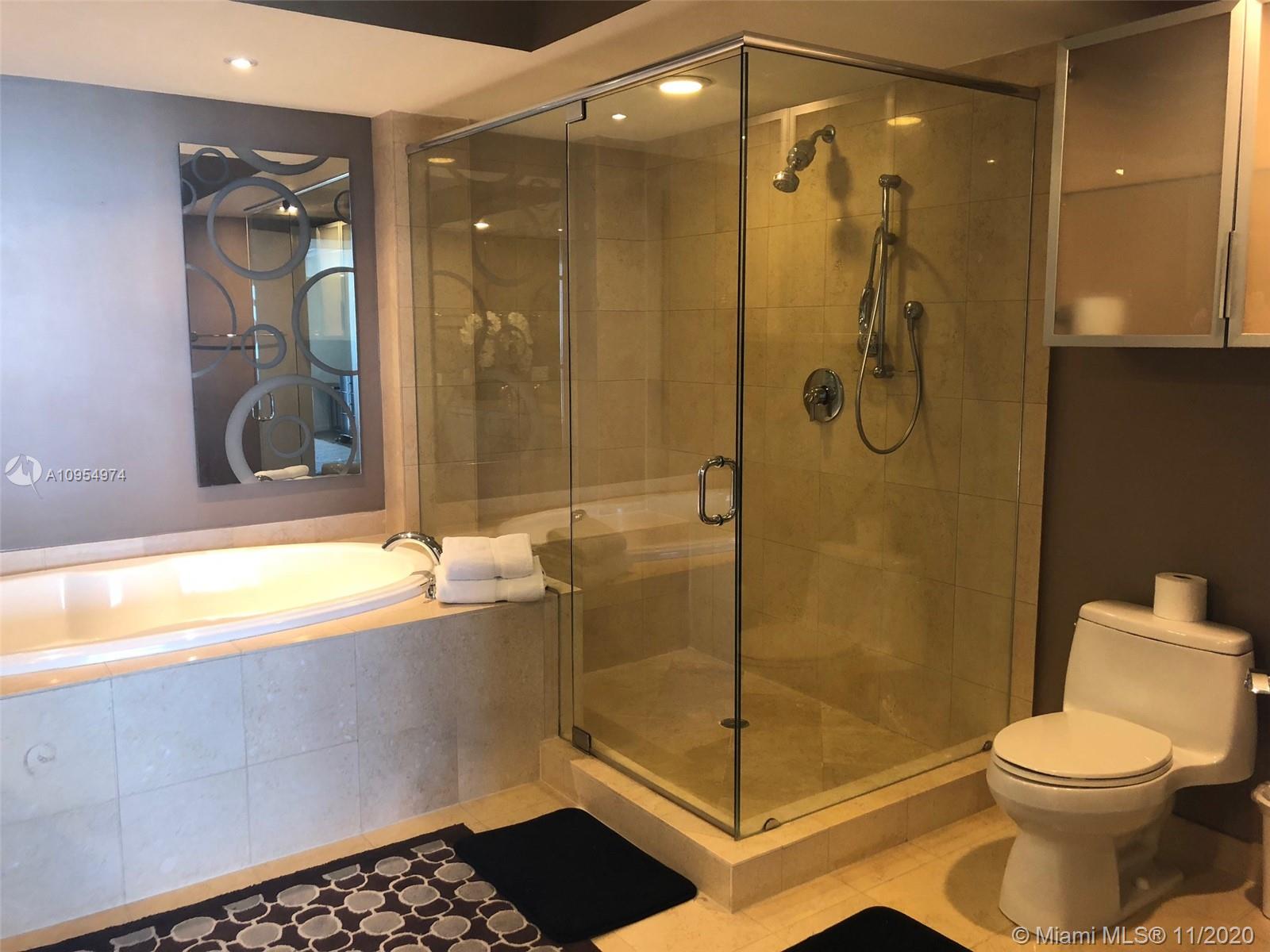 Ver detalles 1701 3 / 3 2065 sq. ft. $ 2020-11-09 0 foto