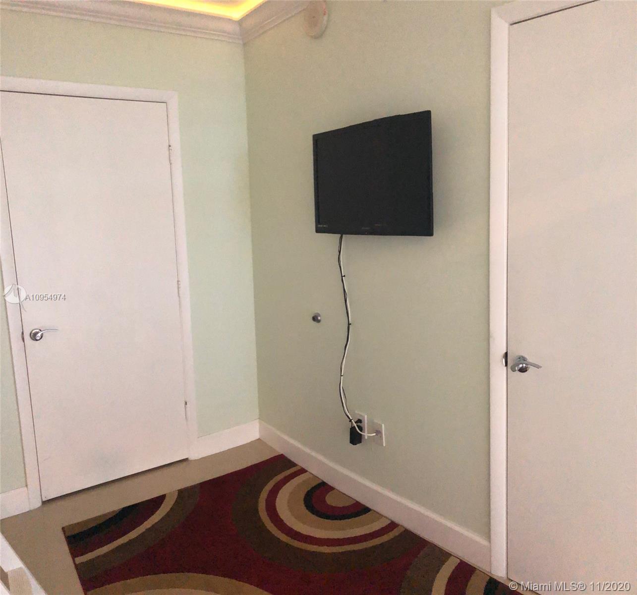 Ver detalles 1701 3 / 3 2065 sq. ft. $ 2020-11-09 0 foto