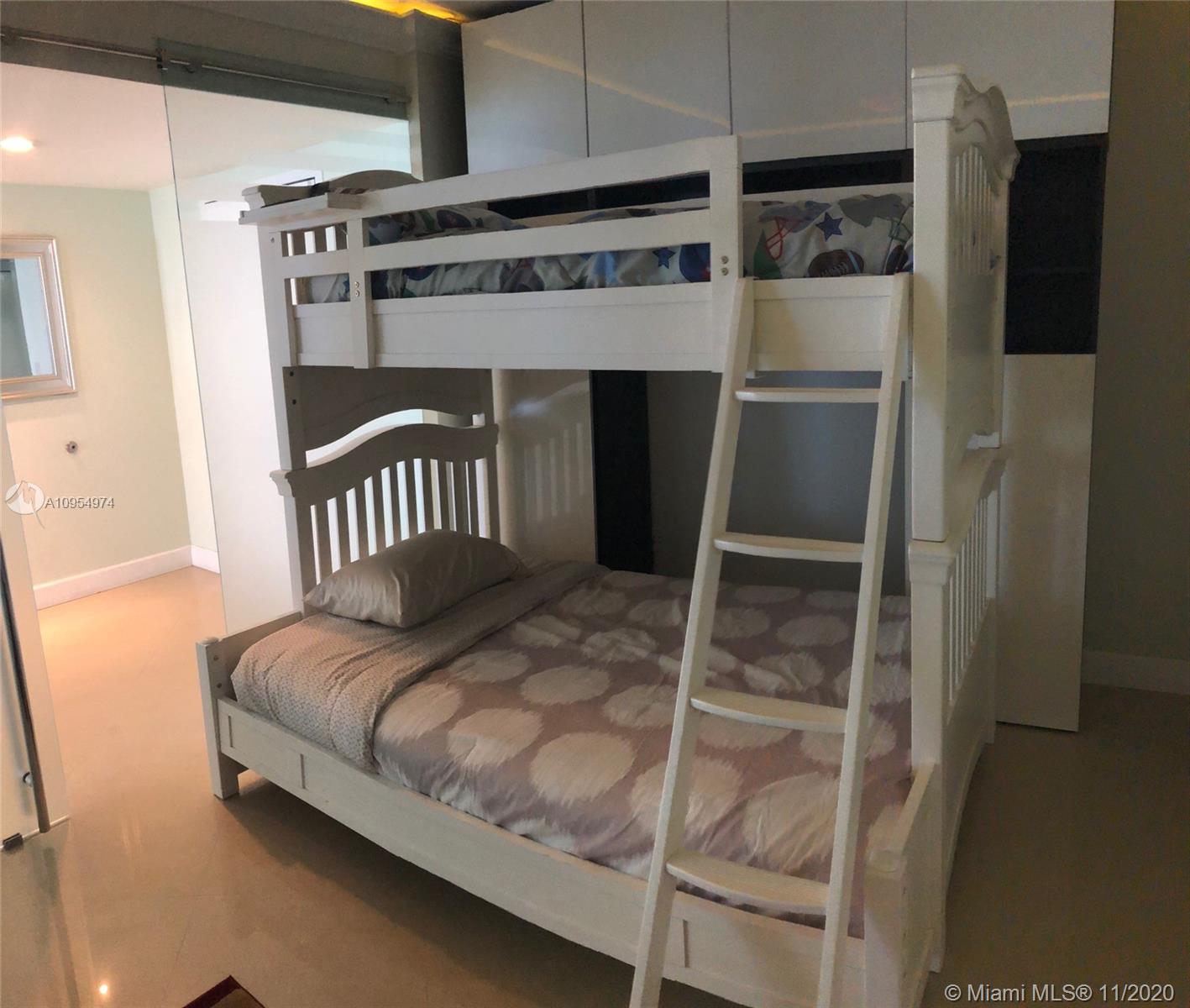 Ver detalles 1701 3 / 3 2065 sq. ft. $ 2020-11-09 0 foto