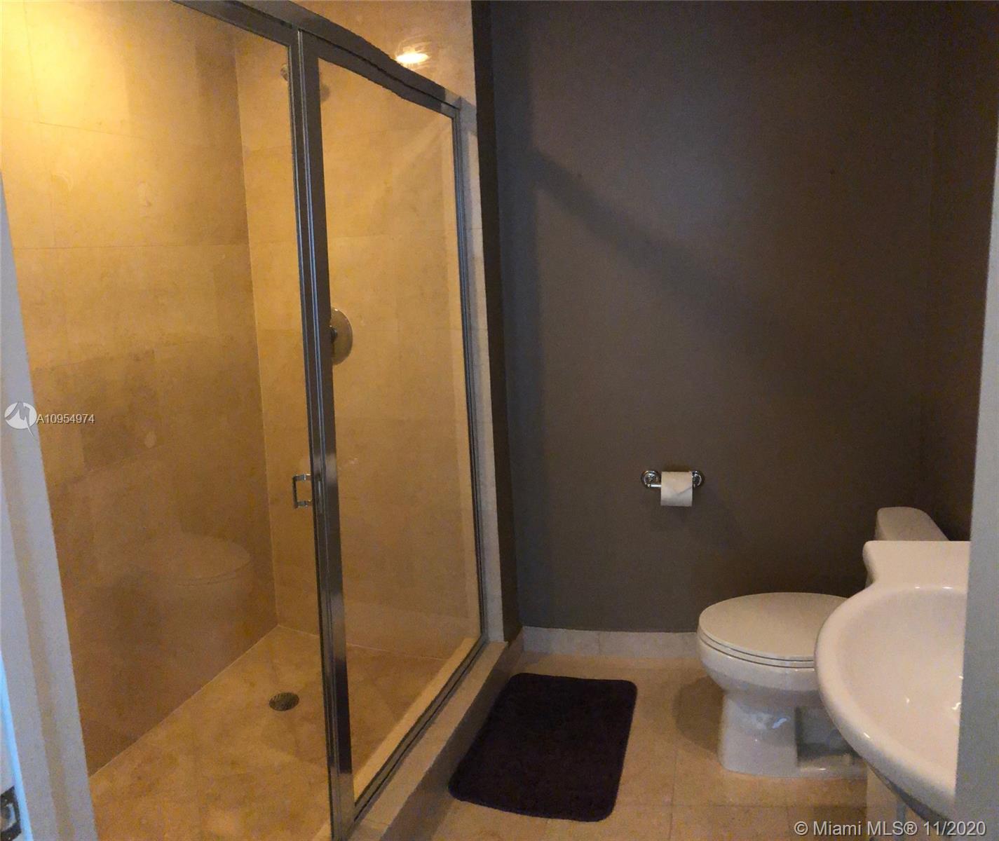 Ver detalles 1701 3 / 3 2065 sq. ft. $ 2020-11-09 0 foto