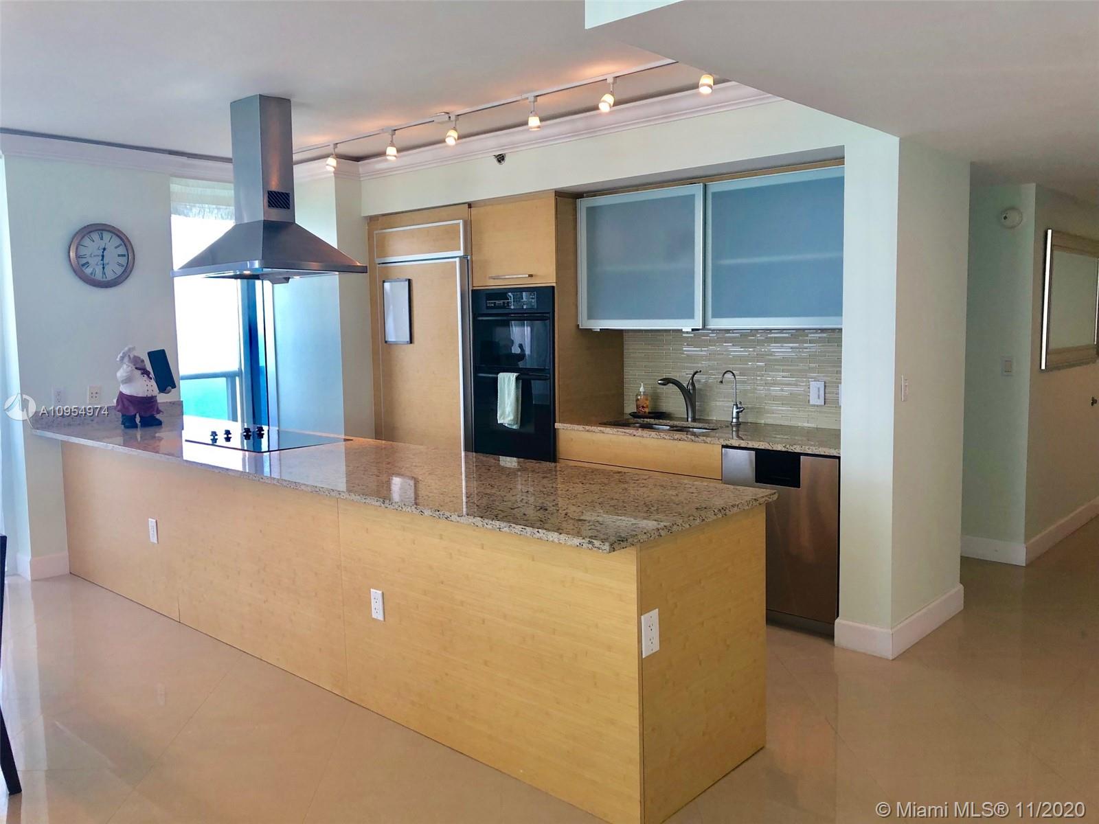 Ver detalles 1701 3 / 3 2065 sq. ft. $ 2020-11-09 0 foto