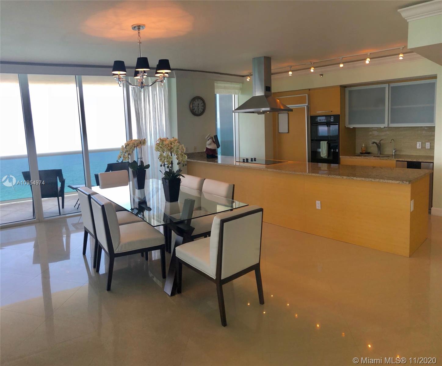 Ver detalles 1701 3 / 3 2065 sq. ft. $ 2020-11-09 0 foto