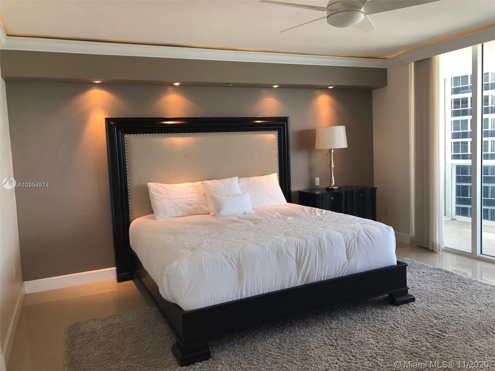 Ver detalles 1701 3 / 3 2065 sq. ft. $ 2020-11-09 0 foto