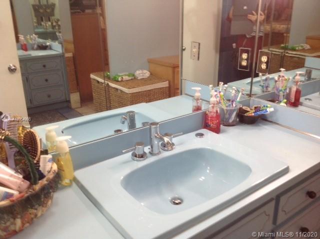 See details / 4866 sq. ft. $ 2020-11-09 0 Photo