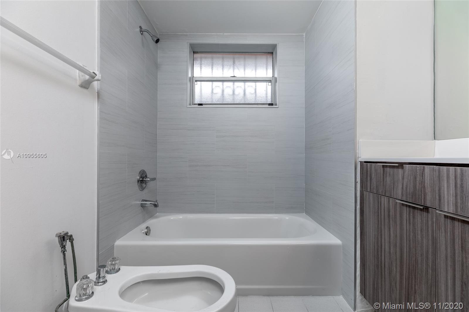 See details / 2820 sq. ft. $ 2020-11-10 0 Photo