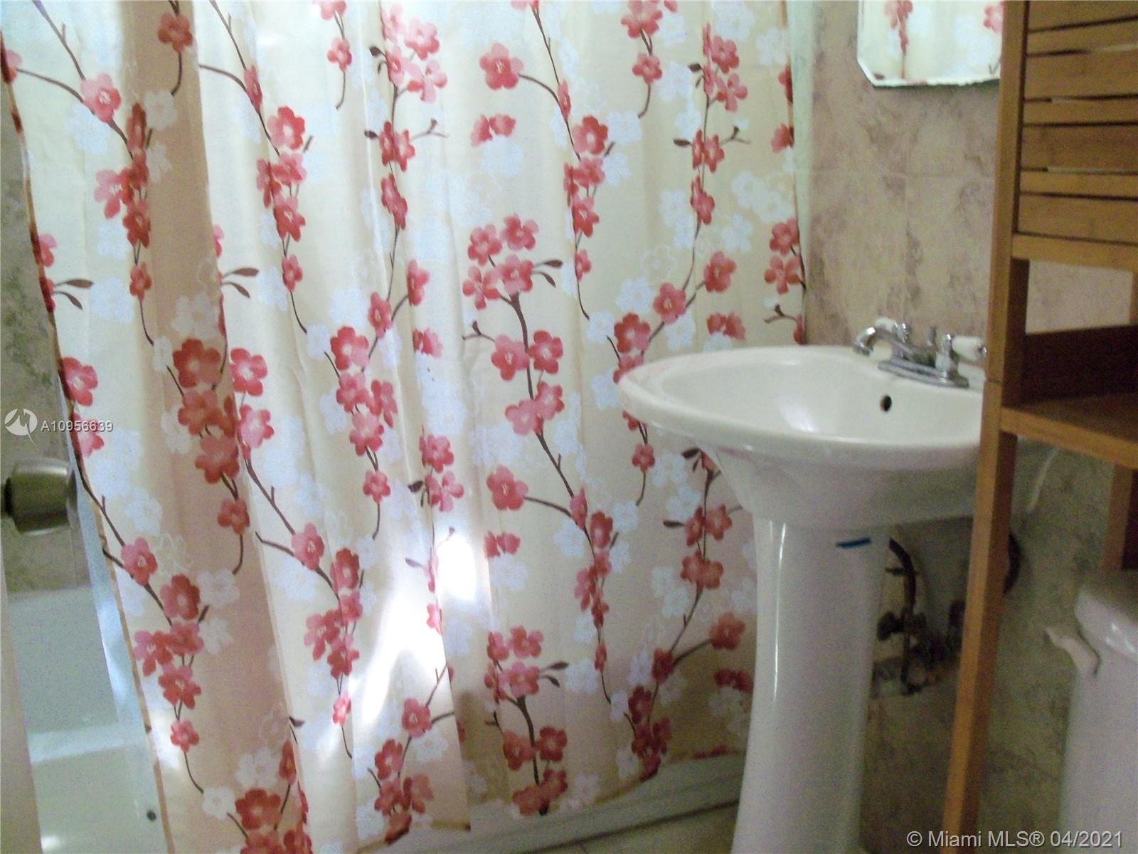 See details / 1312 sq. ft. $ 2021-03-04 0 Photo