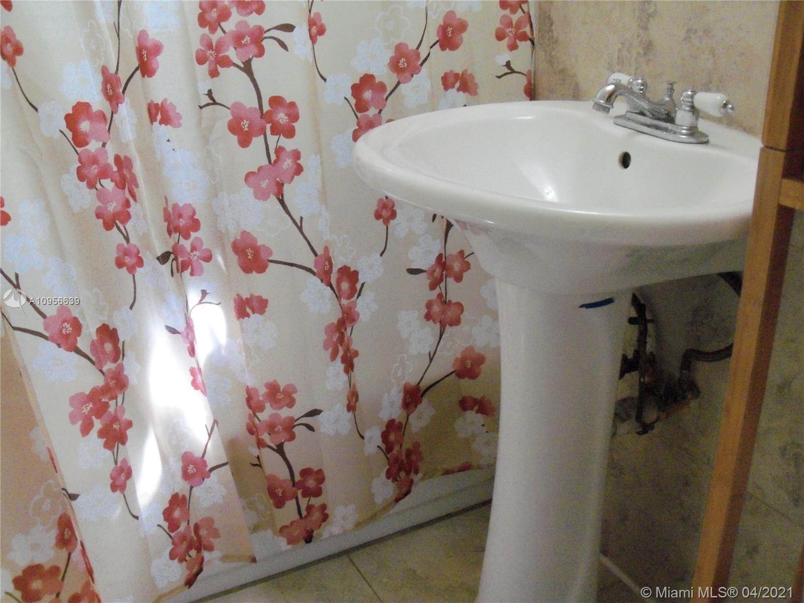 See details / 1312 sq. ft. $ 2021-03-04 0 Photo