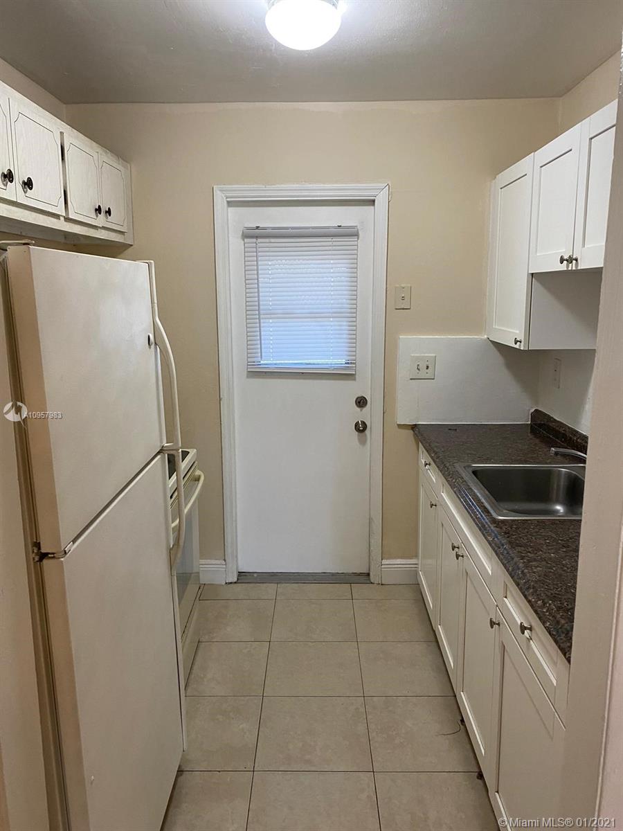 See details / 1300 sq. ft. $ 2020-11-16 0 Photo