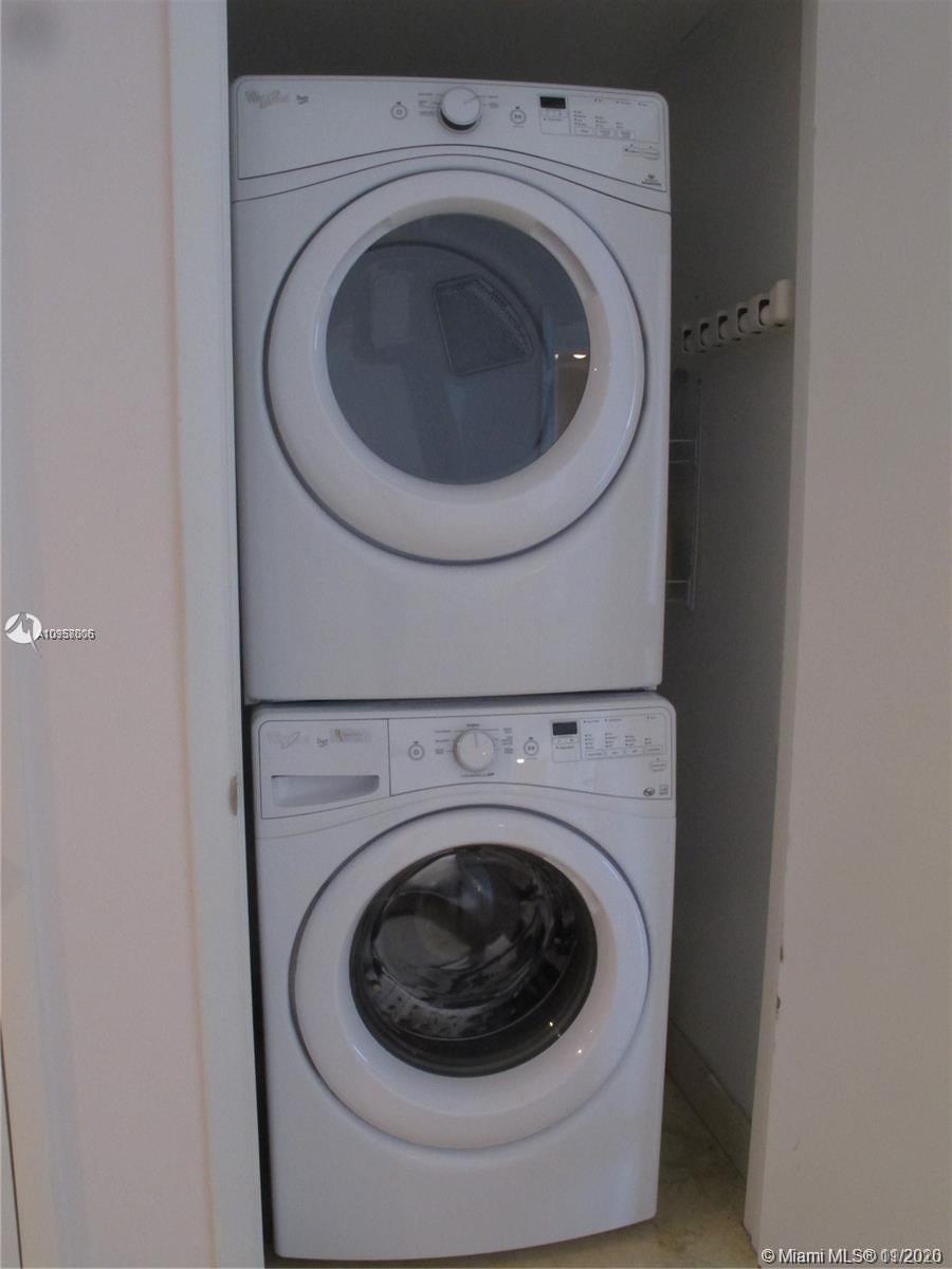 Ver detalles 3207 3 / 3 1571 sq. ft. $ 2020-12-06 0 foto