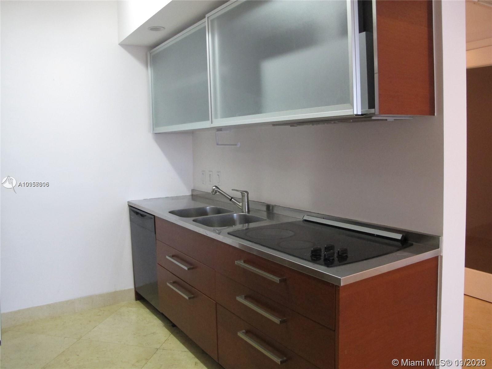 Ver detalles 3207 3 / 3 1571 sq. ft. $ 2020-12-06 0 foto