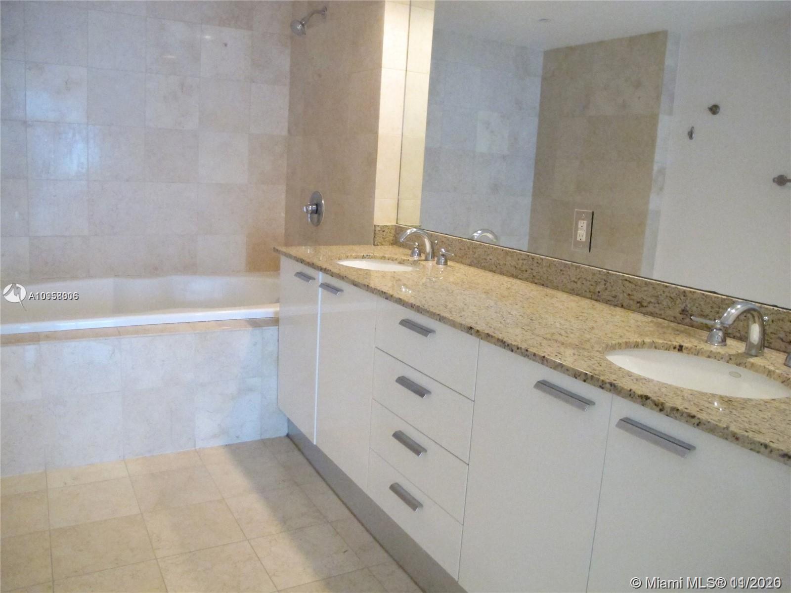Ver detalles 3207 3 / 3 1571 sq. ft. $ 2020-12-06 0 foto