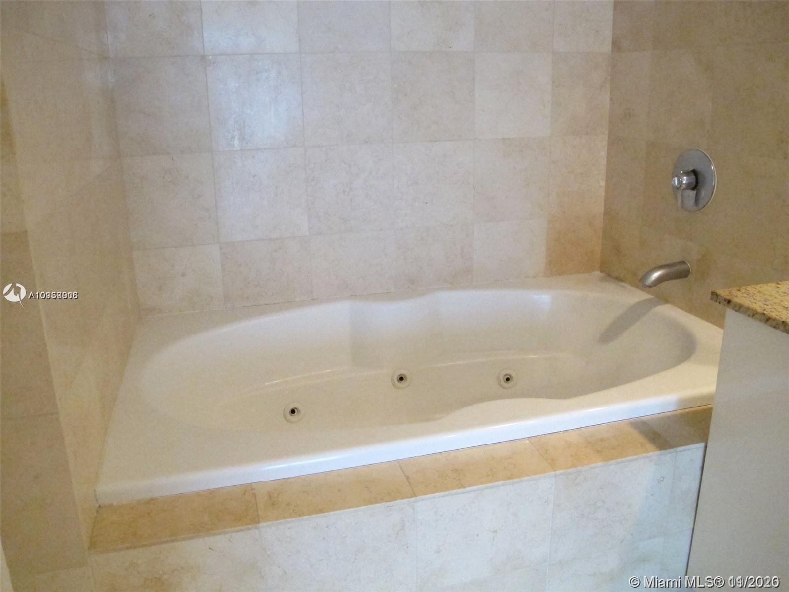 Ver detalles 3207 3 / 3 1571 sq. ft. $ 2020-12-06 0 foto