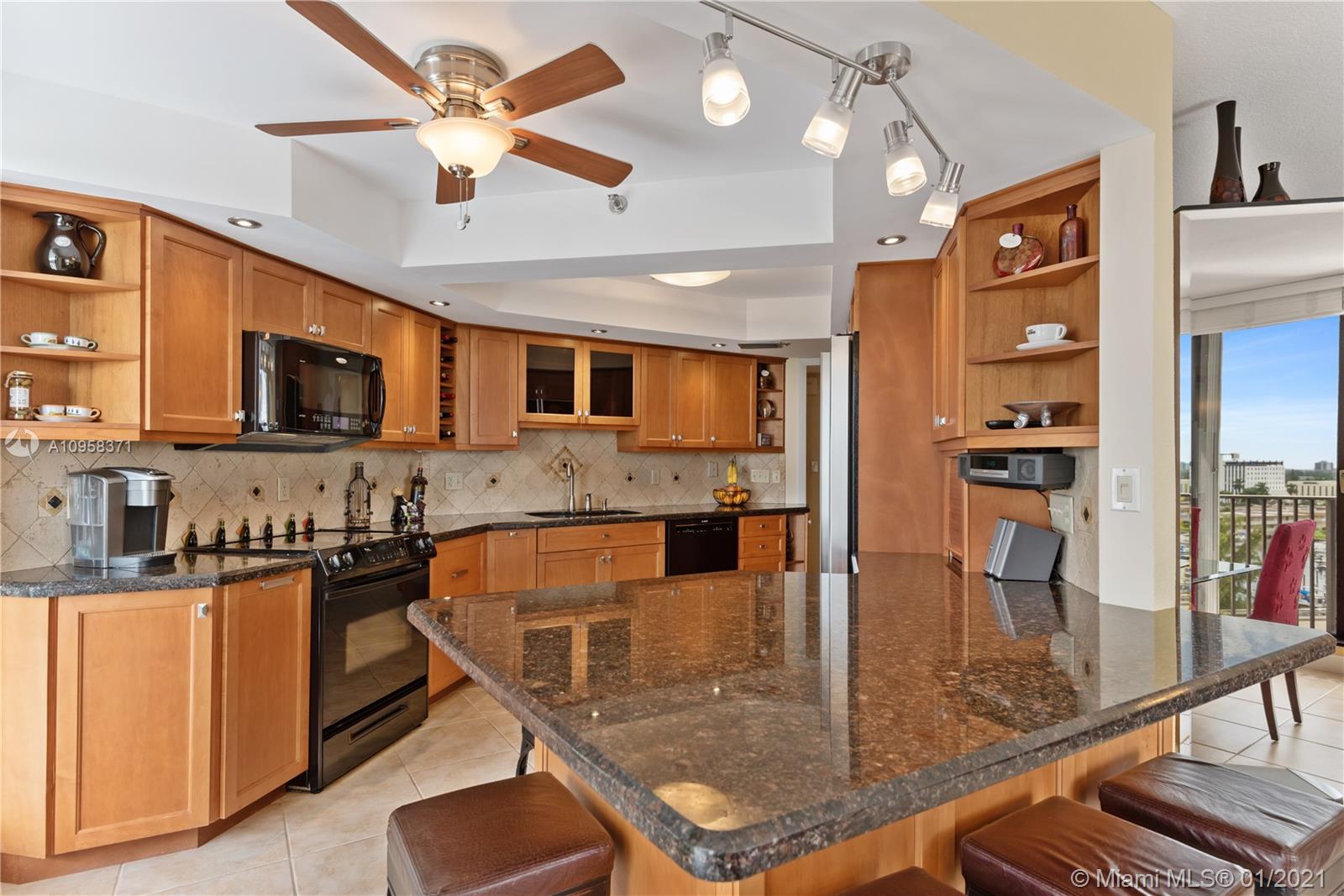 DESIGNER KITCHEN WITH COUNTERTOP DINING FOR 6