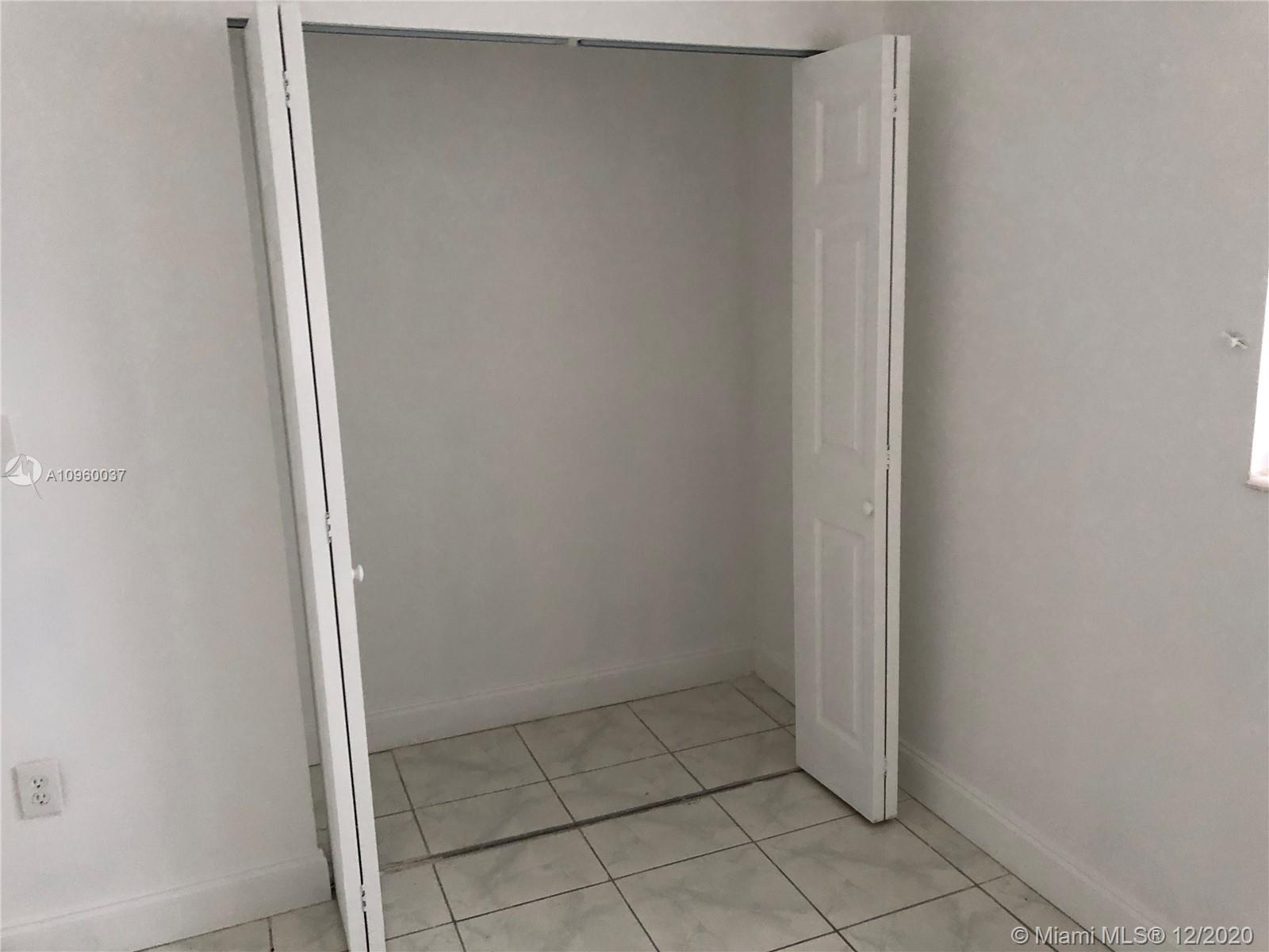 See details / 4688 sq. ft. $ 2020-11-30 0 Photo