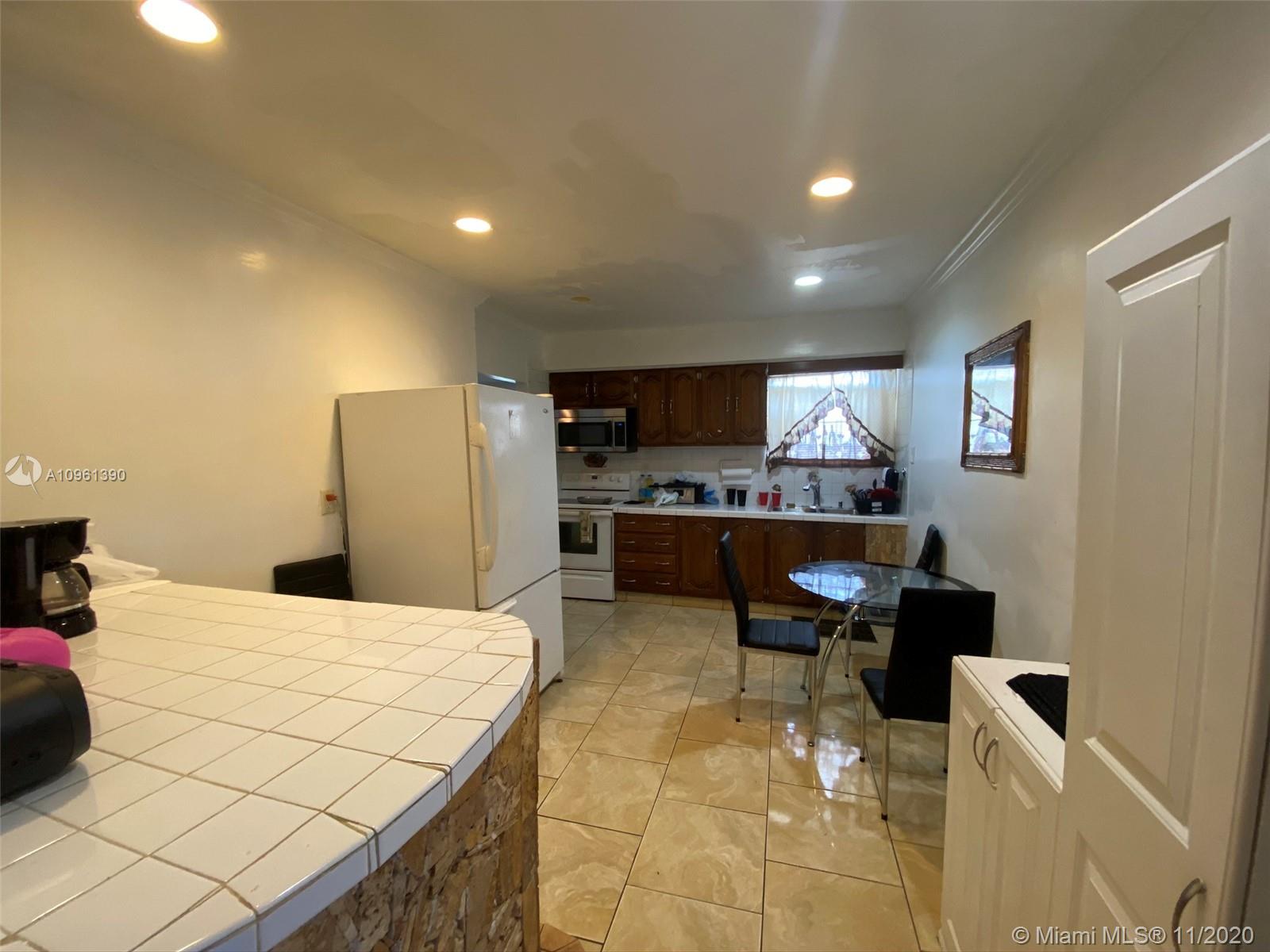 See details / 2890 sq. ft. $ 2020-12-14 0 Photo