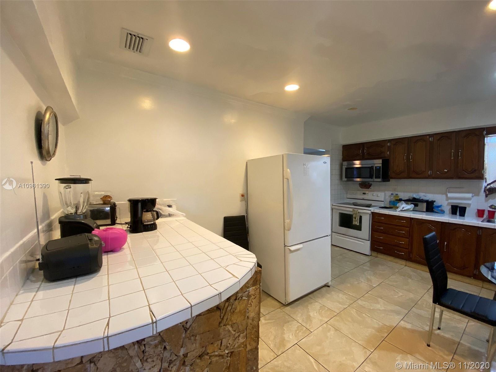 See details / 2890 sq. ft. $ 2020-12-14 0 Photo