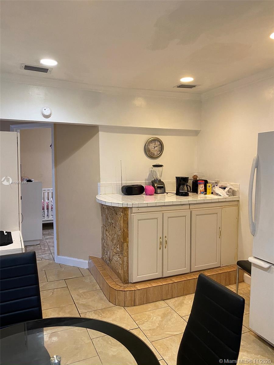 See details / 2890 sq. ft. $ 2020-12-14 0 Photo
