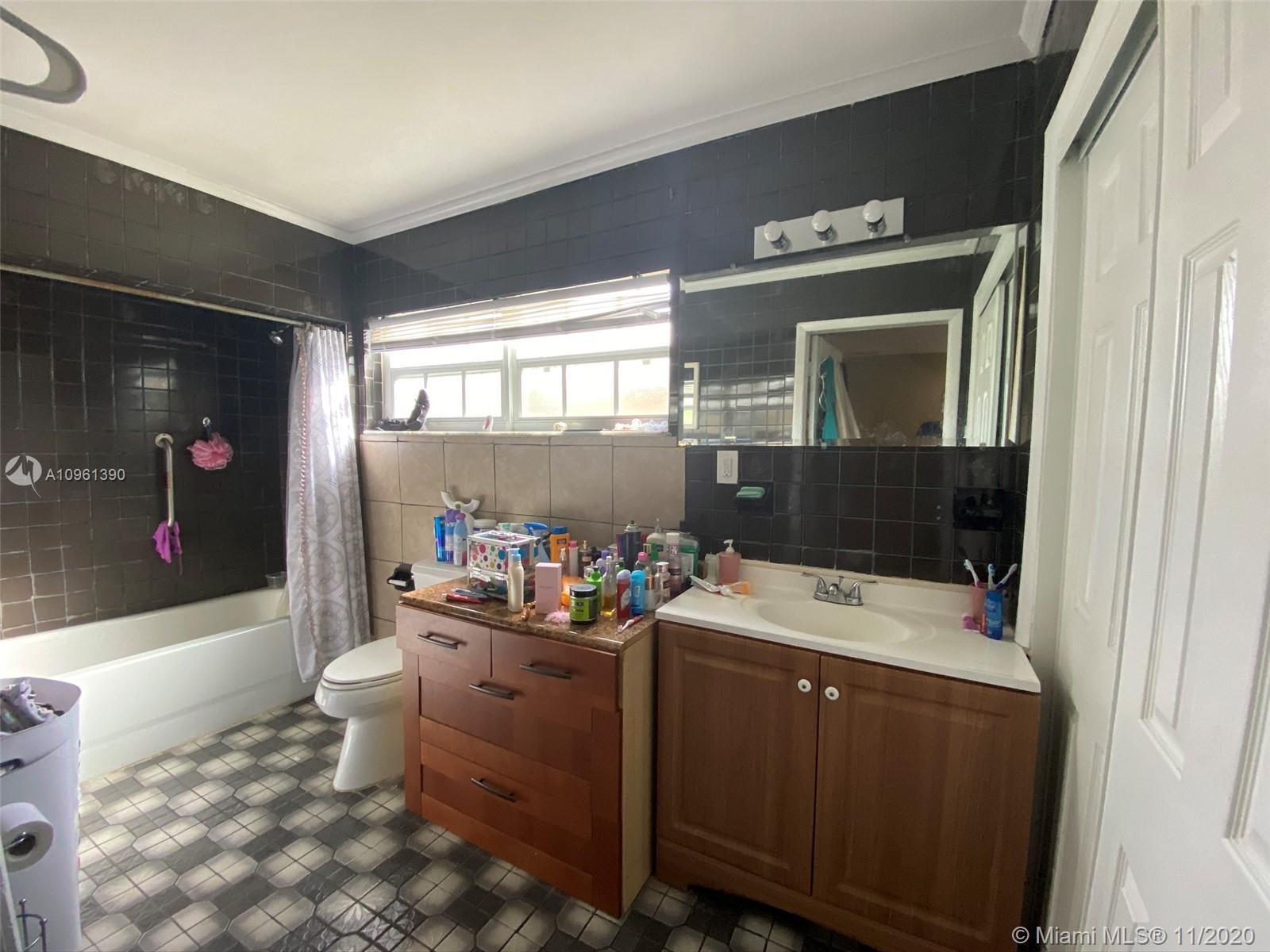 See details / 2890 sq. ft. $ 2020-12-14 0 Photo