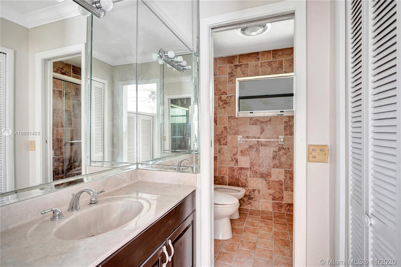 See details / 2684 sq. ft. $ 2020-11-23 0 Photo
