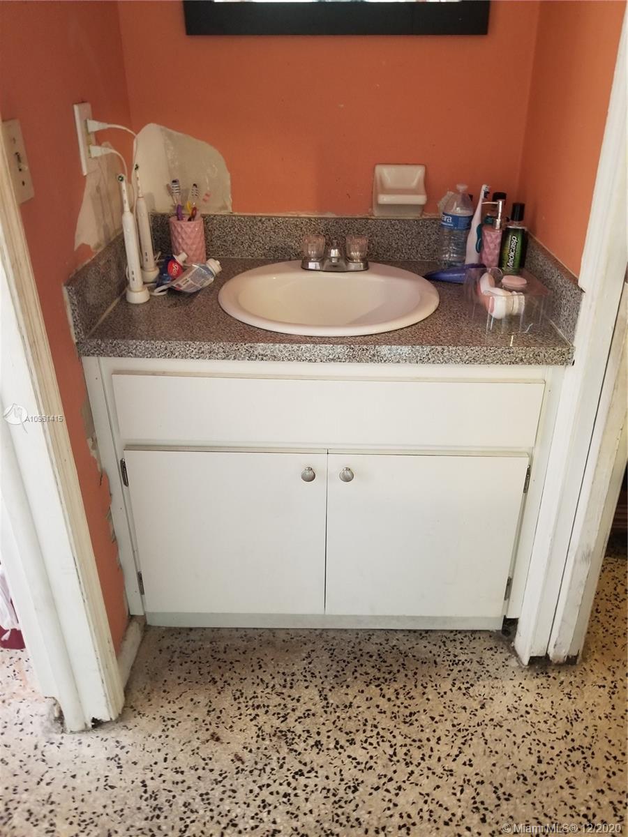 See details / 3912 sq. ft. $ 2020-11-23 0 Photo
