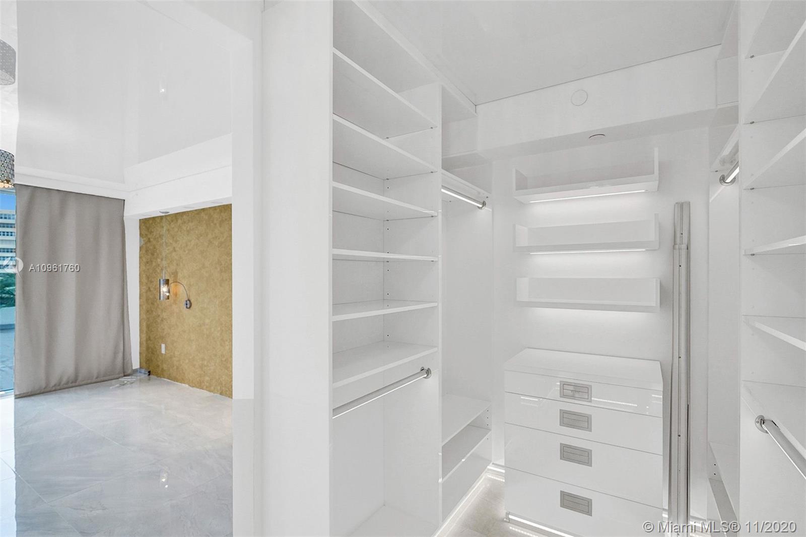 Ver detalles 407 3 / 3 1571 sq. ft. $ 2020-11-23 0 foto