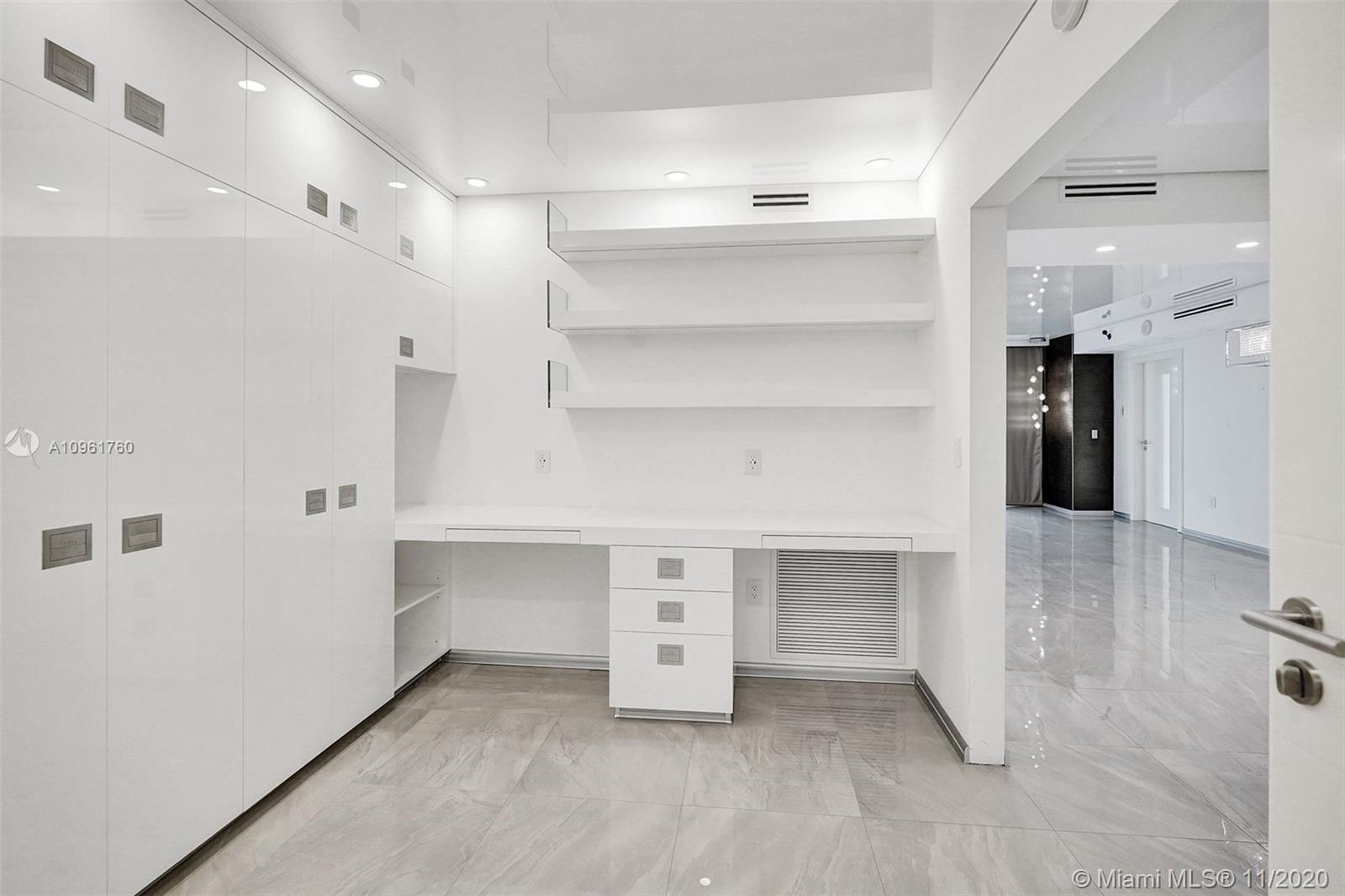 Ver detalles 407 3 / 3 1571 sq. ft. $ 2020-11-23 0 foto