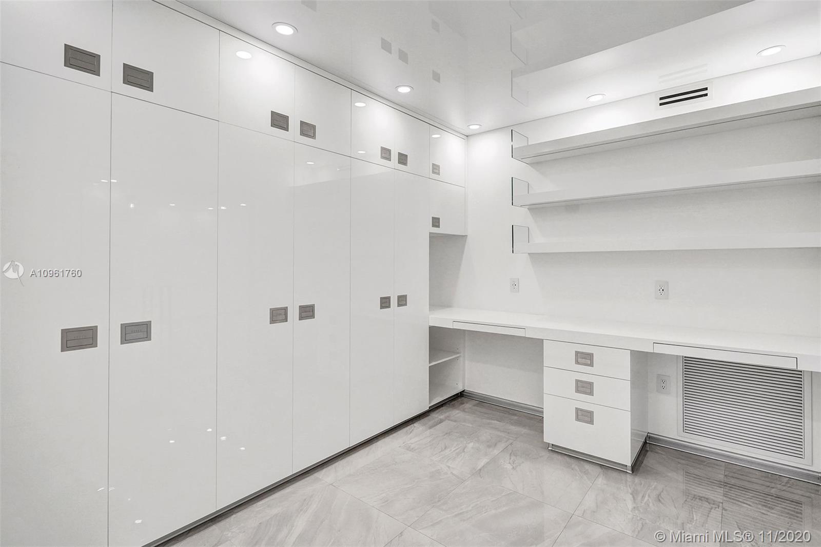 Ver detalles 407 3 / 3 1571 sq. ft. $ 2020-11-23 0 foto