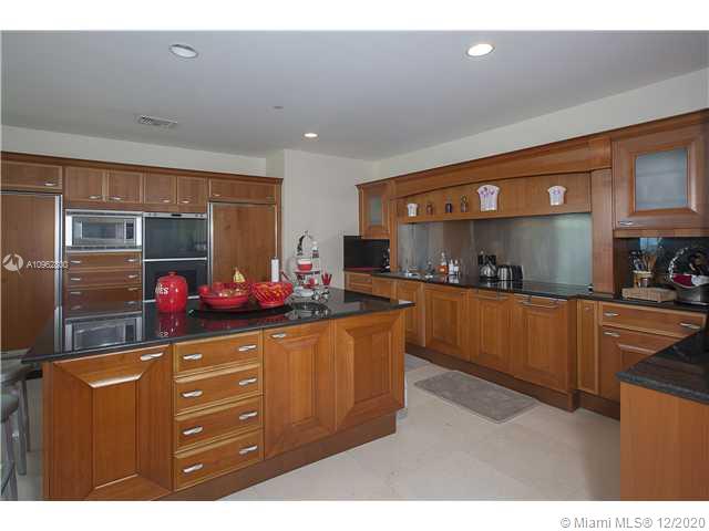 Photo of 20155 38th Ct #2704, Aventura, Florida, 33180 - Living Room
