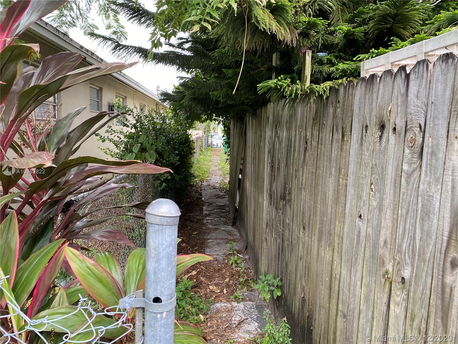 See details / 1881 sq. ft. $ 2020-11-25 0 Photo