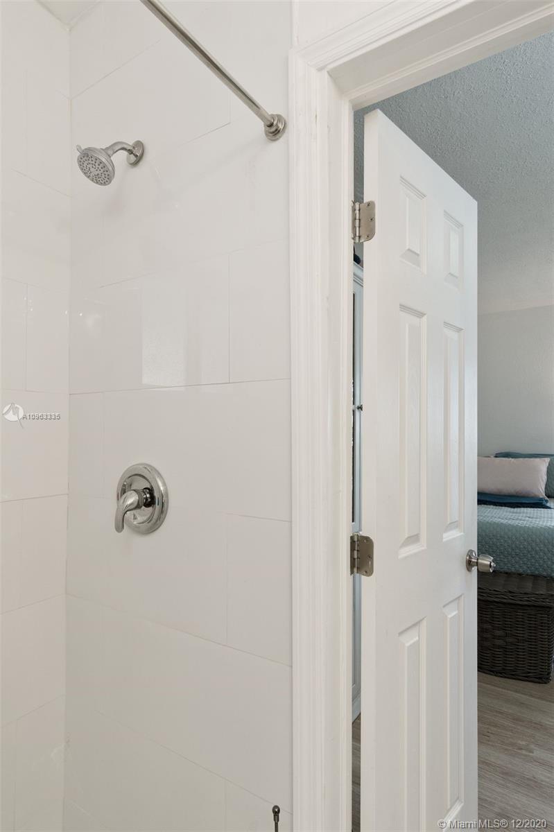 See details / 2543 sq. ft. $ 2020-11-28 0 Photo