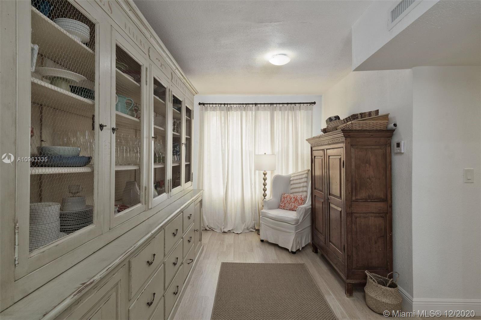 See details / 2543 sq. ft. $ 2020-11-28 0 Photo