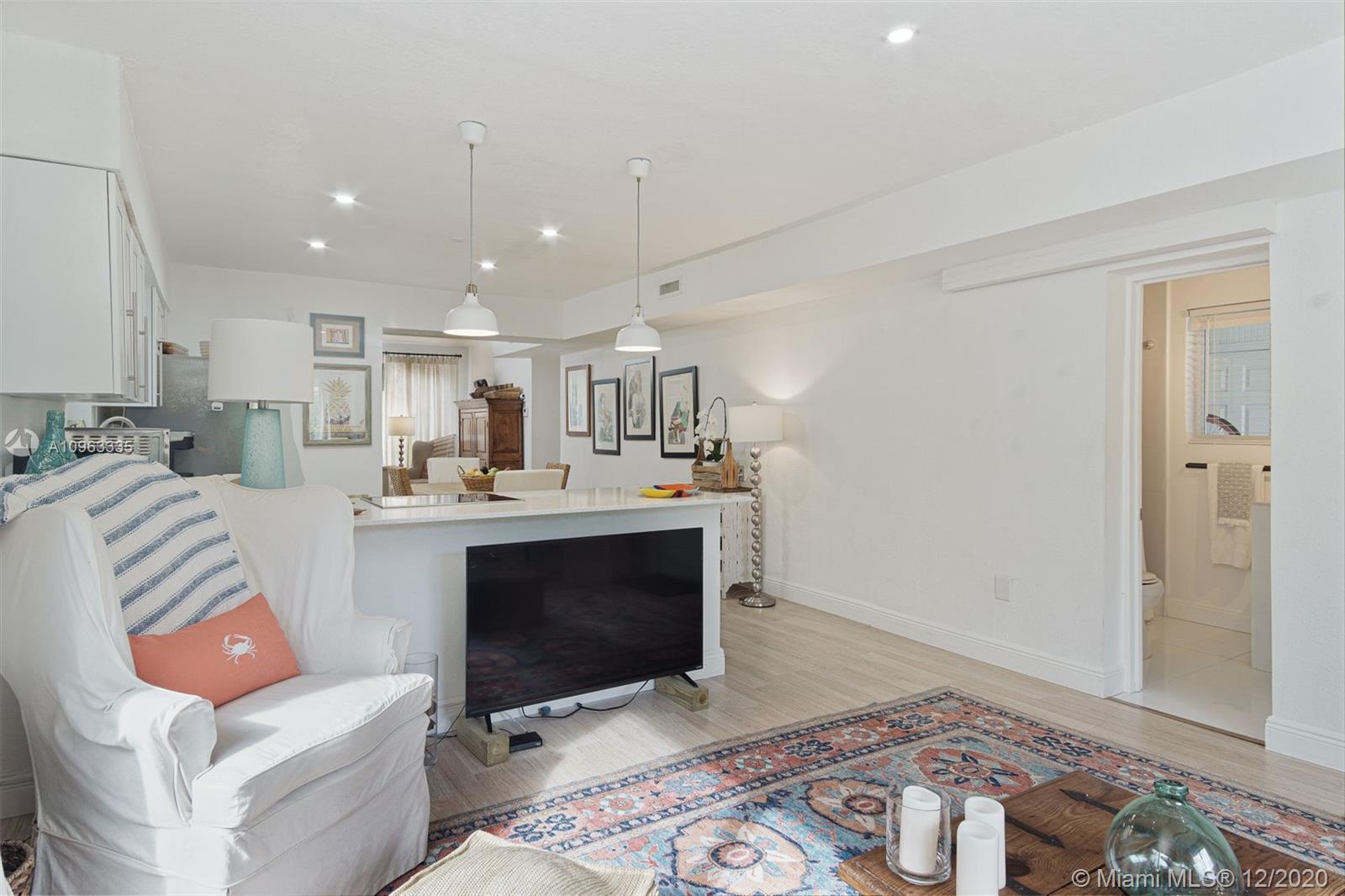 See details / 2543 sq. ft. $ 2020-11-28 0 Photo