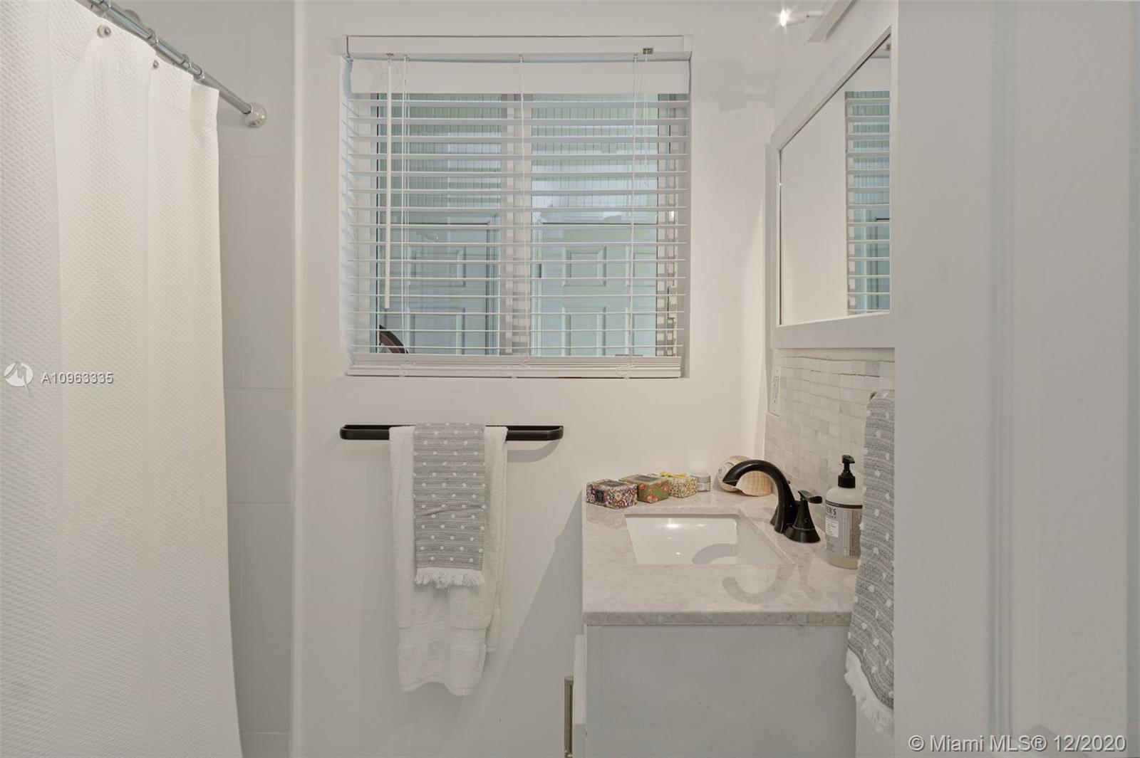 See details / 2543 sq. ft. $ 2020-11-28 0 Photo