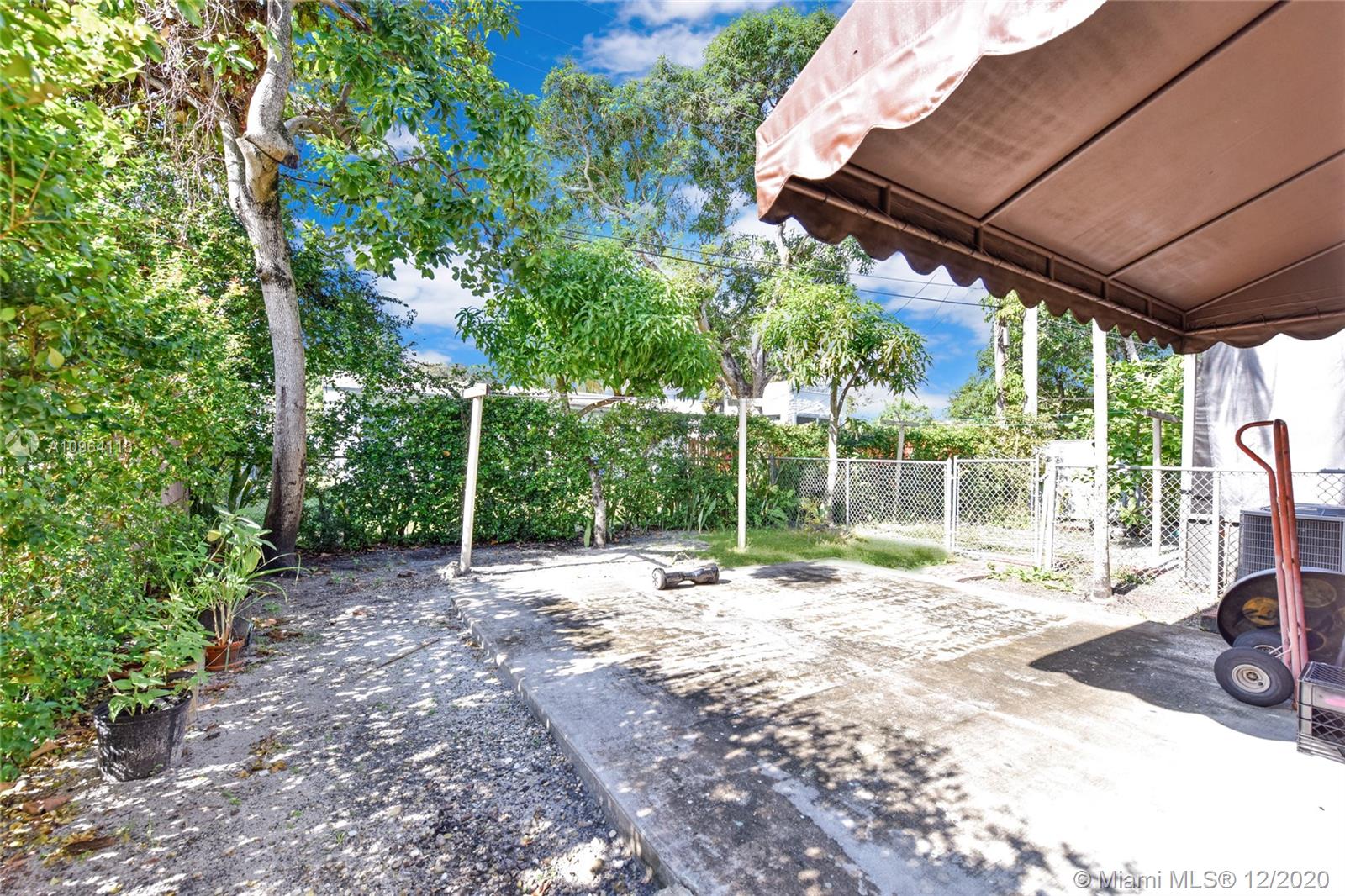See details / 2492 sq. ft. $ 2020-12-09 0 Photo