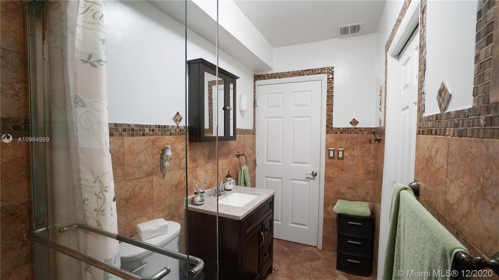 See details / 2318 sq. ft. $ 2020-12-02 0 Photo