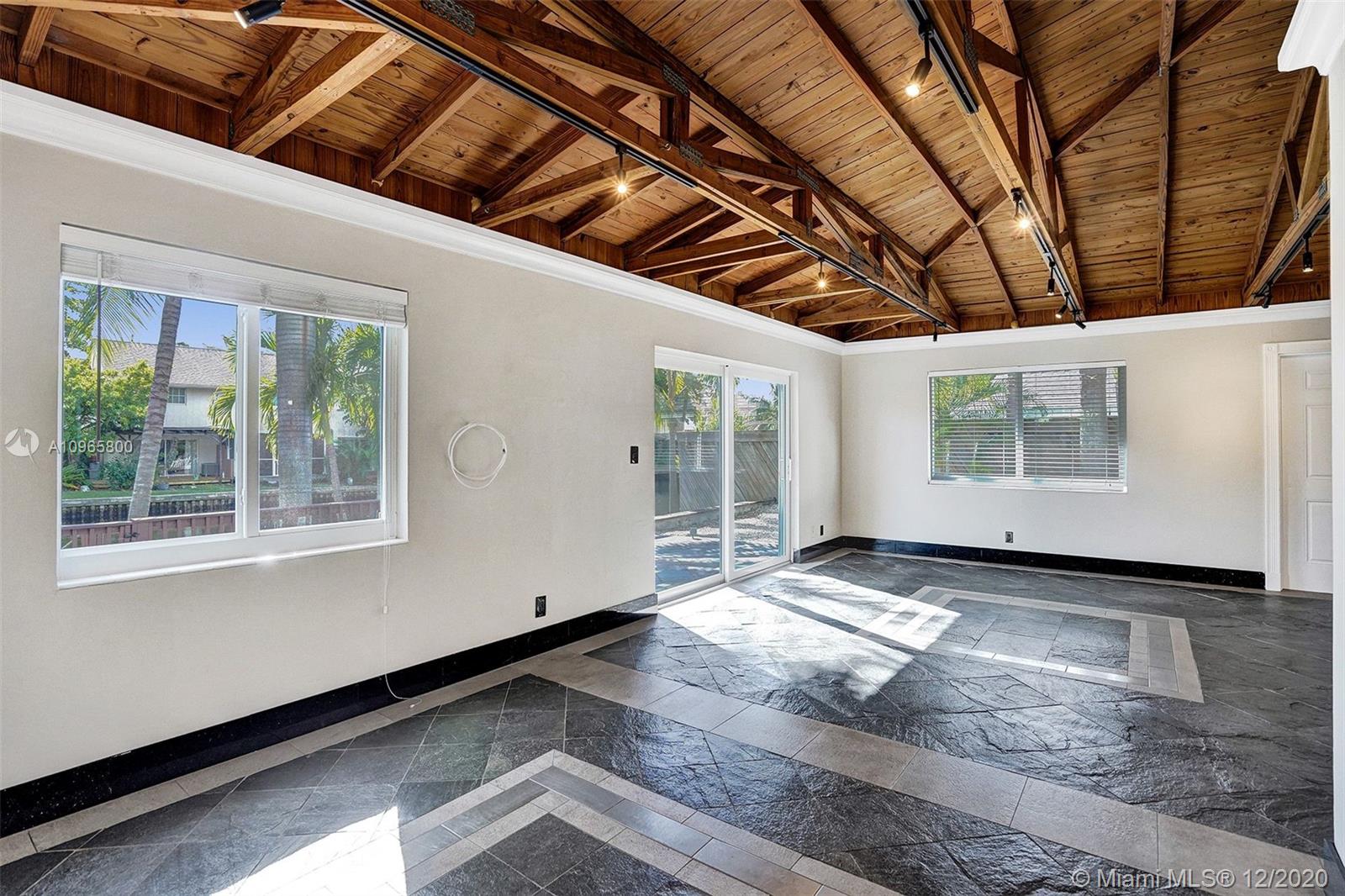 See details / 2334 sq. ft. $ 2020-12-03 0 Photo