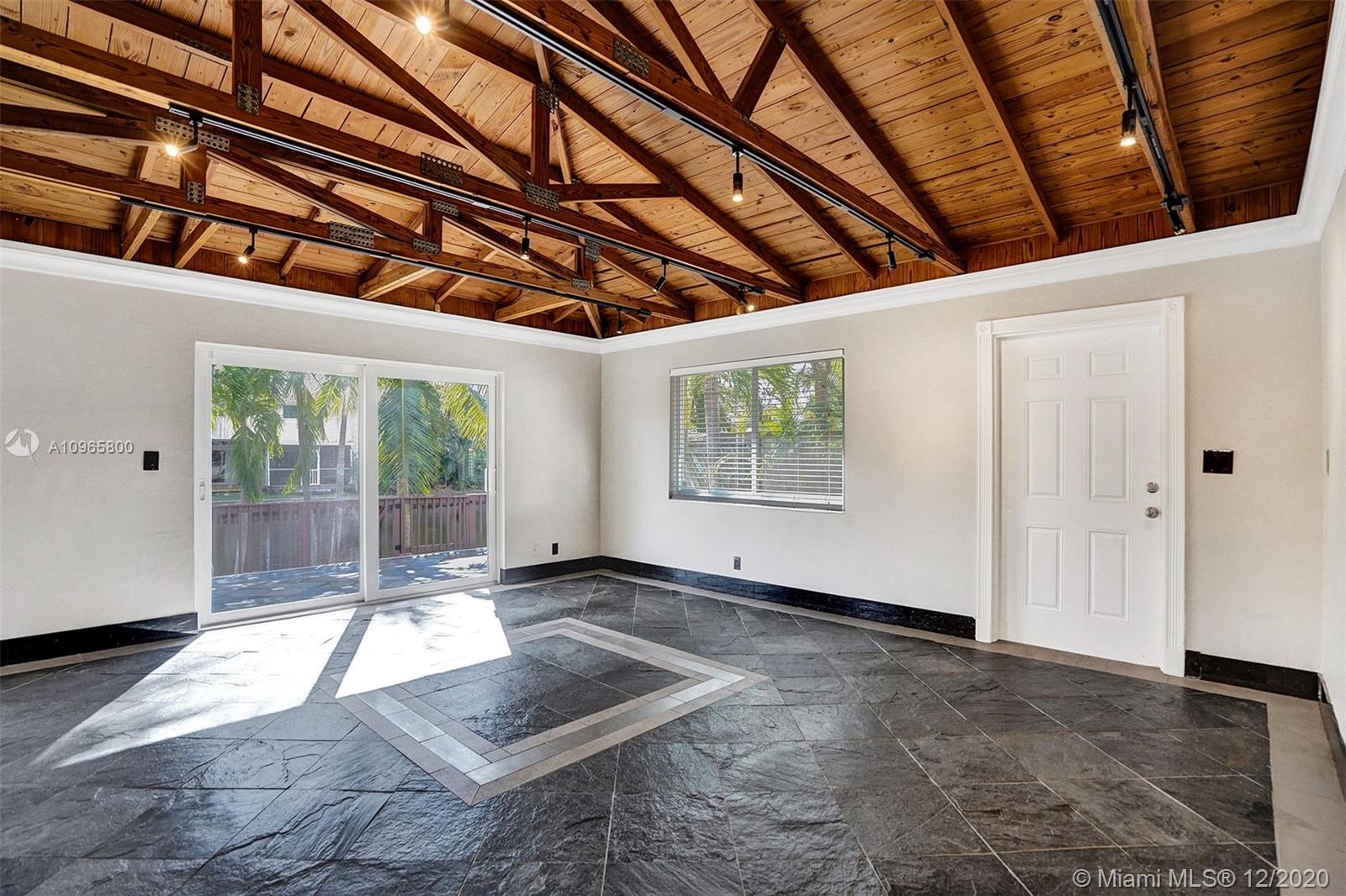 See details / 2334 sq. ft. $ 2020-12-03 0 Photo