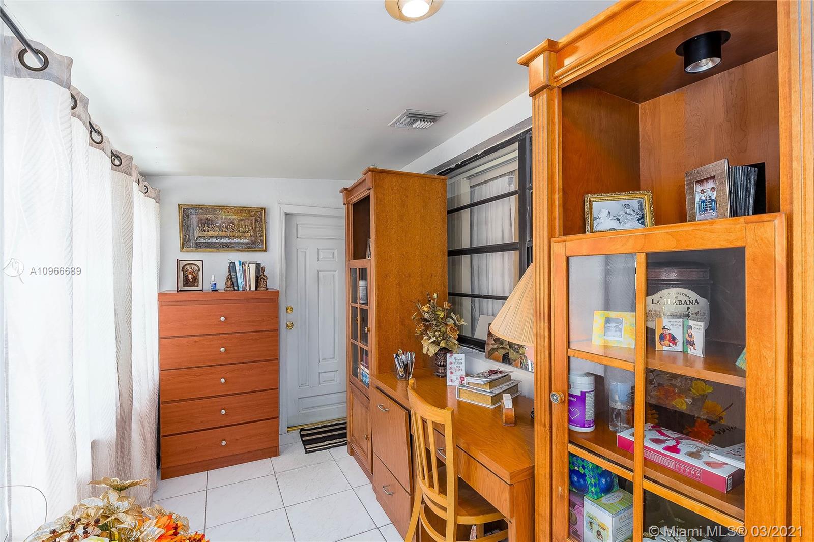 See details / 2327 sq. ft. $ 2020-12-04 0 Photo