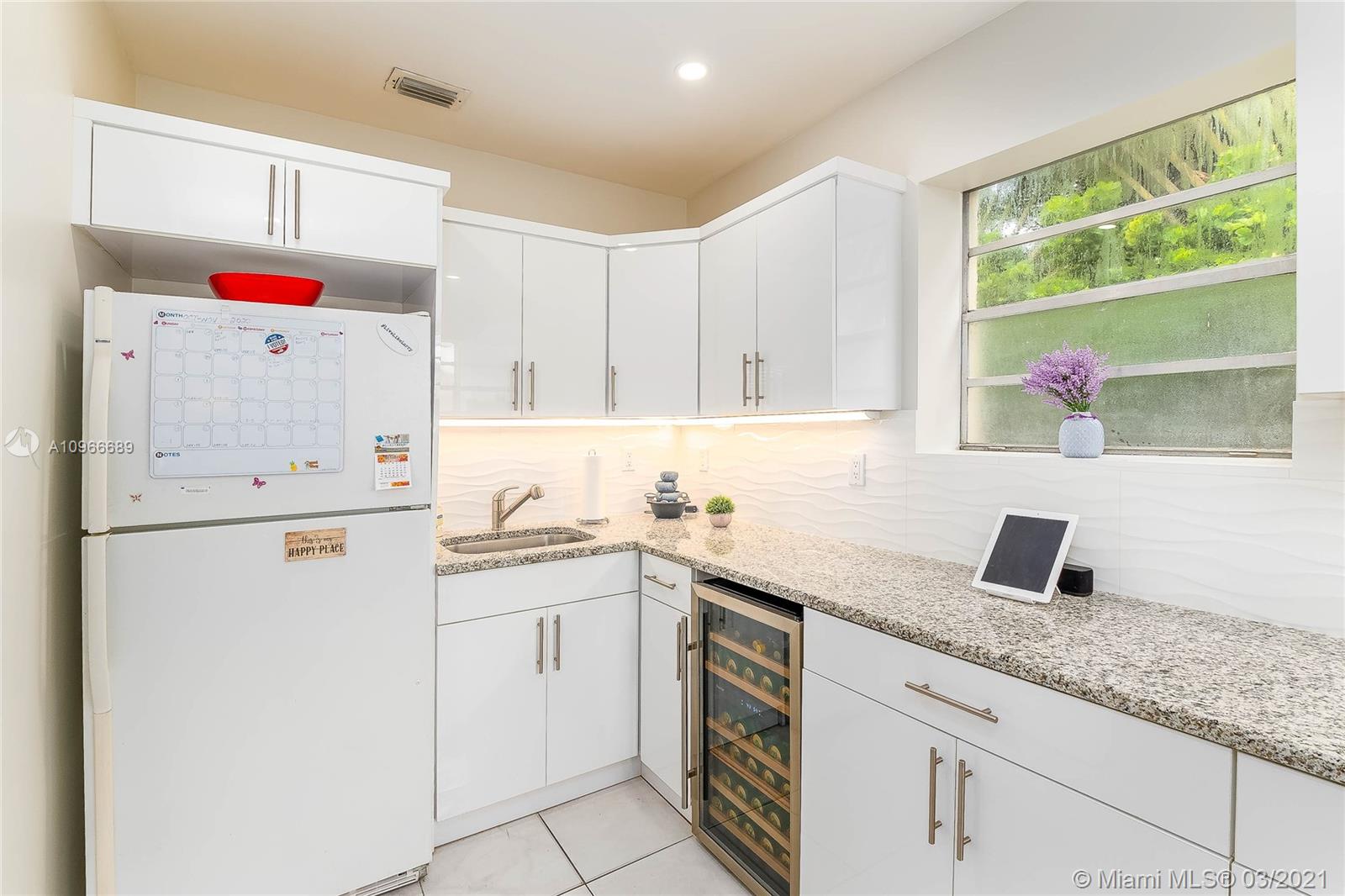 See details / 2327 sq. ft. $ 2020-12-04 0 Photo