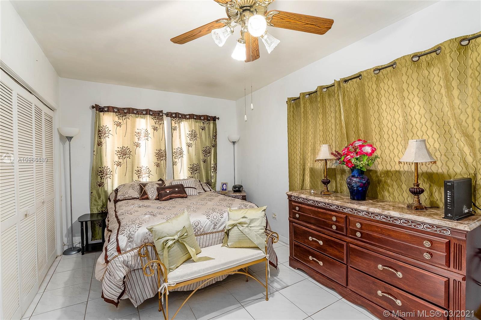 See details / 2327 sq. ft. $ 2020-12-04 0 Photo