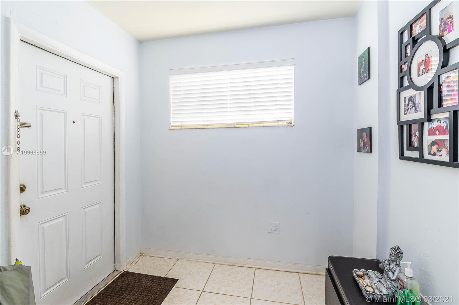 See details / 2327 sq. ft. $ 2020-12-04 0 Photo