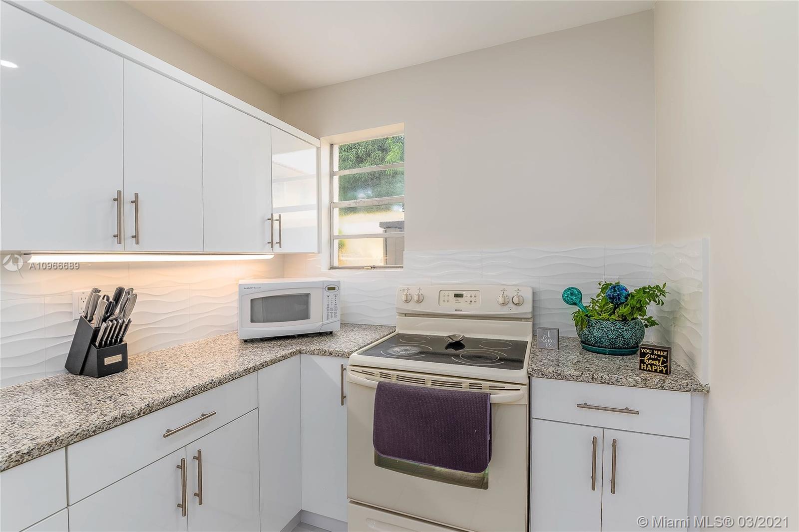 See details / 2327 sq. ft. $ 2020-12-04 0 Photo