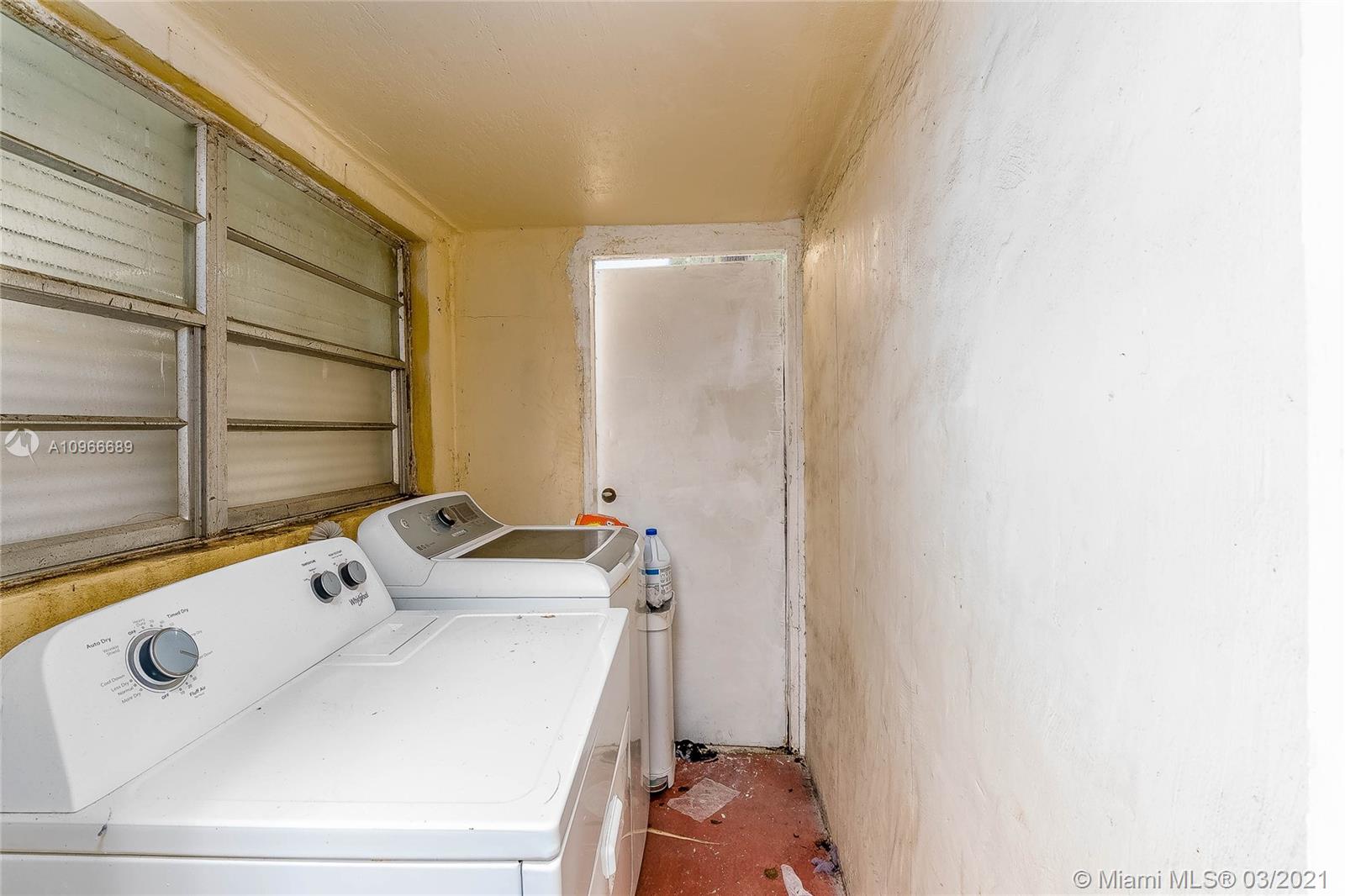 See details / 2327 sq. ft. $ 2020-12-04 0 Photo
