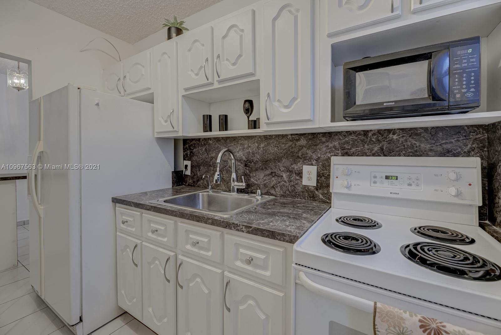 See details / 1900 sq. ft. $ 2020-12-07 0 Photo