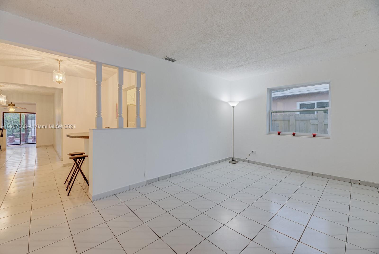 See details / 1900 sq. ft. $ 2020-12-07 0 Photo