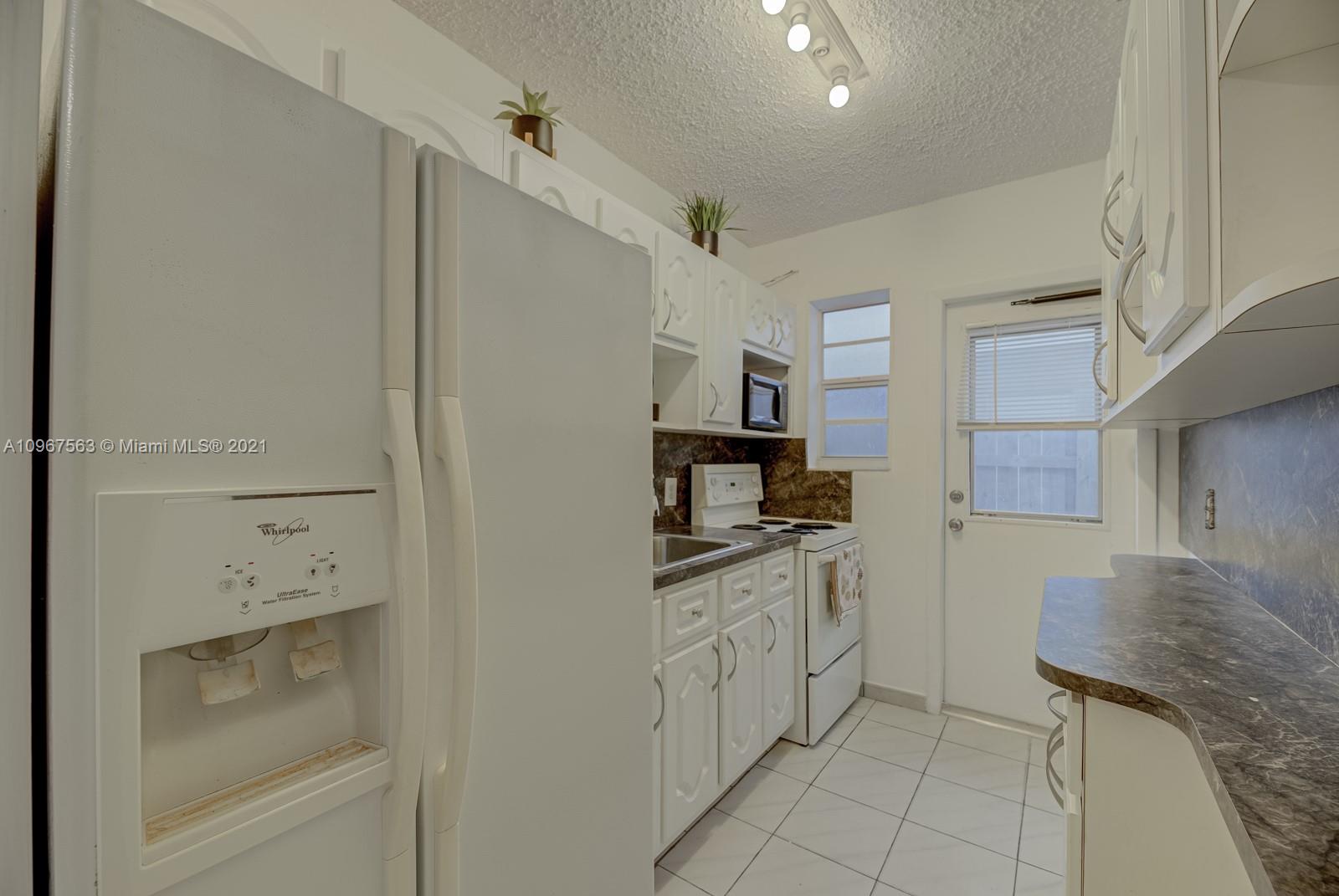 See details / 1900 sq. ft. $ 2020-12-07 0 Photo